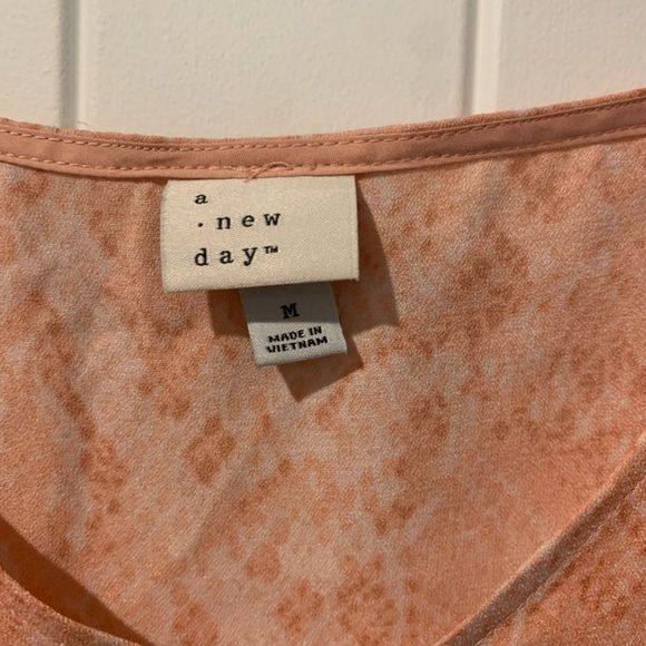 A NEW DAY Cami V-Neck Top •size medium - Picture 3 of 6